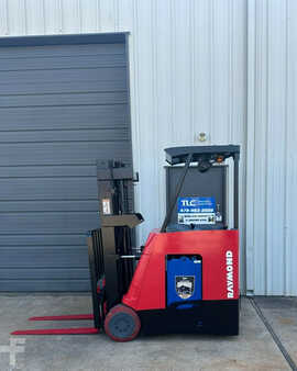 Apilador conductor incorporado 2013  Raymond  (1)