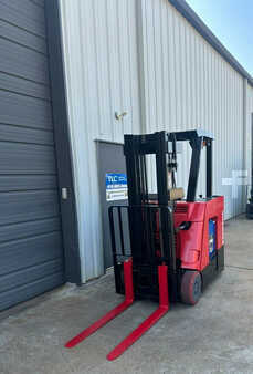 Apilador conductor incorporado 2013  Raymond  (5)