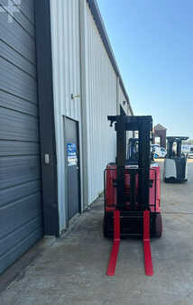 Apilador conductor incorporado 2013  Raymond  (9)