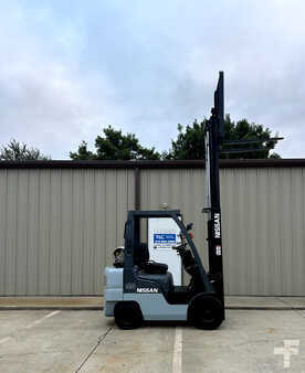 Propane Forklifts 2013  Nissan MP1F1A20LV (2)