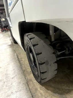 Carretilla elevadora GLP 2013  Nissan MP1F1A20LV (11)