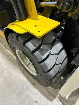 Propane Forklifts 2015  Yale GLP050LXNVAE091 (11)