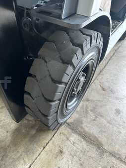 Propane Forklifts 2013  Nissan MP1F1A20LV (10)