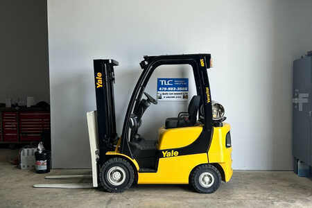 Propane Forklifts 2010  Yale GLP040SVXNURE084 (1)