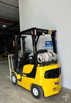 Propane Forklifts 2010  Yale GLP040SVXNURE084 (4)