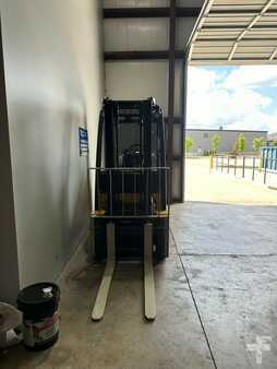 Propane Forklifts 2010  Yale GLP040SVXNURE084 (9)