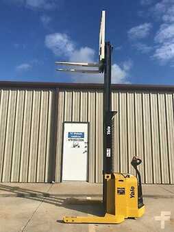Pallet Stackers 2008  Yale MSW040SEN24TV087 (1)
