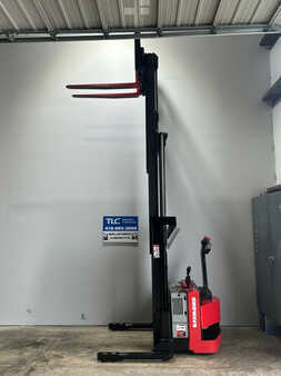 Pallet Stackers - Raymond RSS40 (2)