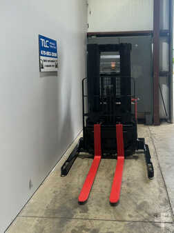 Pallet Stackers - Raymond RSS40 (9)