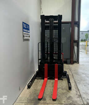 Pallet Stackers - Raymond RSS40 (9)