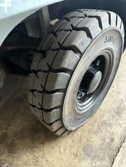 Carretilla elevadora GLP 2013  Nissan MP1F1A20LV (10)