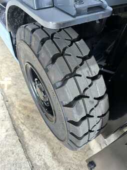 Carretilla elevadora GLP 2013  Nissan MP1F1A20LV (11)