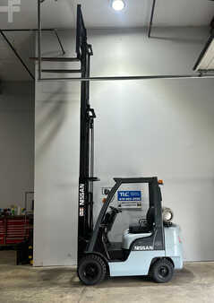 Carretilla elevadora GLP 2013  Nissan MP1F1A20LV (2)