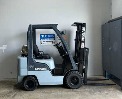 Carretilla elevadora GLP 2013  Nissan MP1F1A20LV (3)