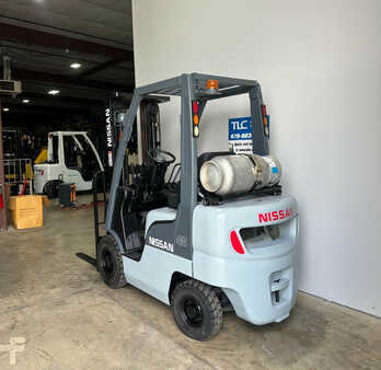 Carretilla elevadora GLP 2013  Nissan MP1F1A20LV (4)