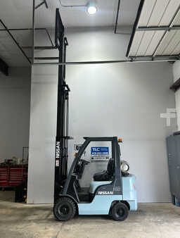 Carretilla elevadora GLP 2013  Nissan MP1F1A20LV (2)