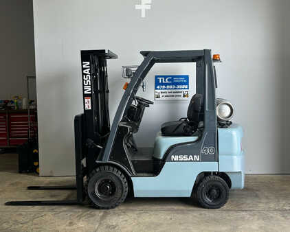 Carretilla elevadora GLP 2013  Nissan MP1F1A20LV (3)