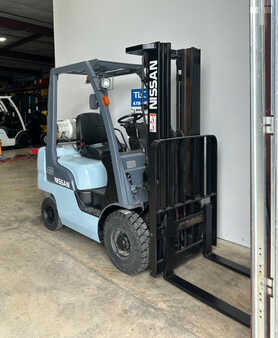 Carretilla elevadora GLP 2013  Nissan MP1F1A20LV (4)