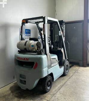 Carretilla elevadora GLP 2013  Nissan MP1F1A20LV (5)