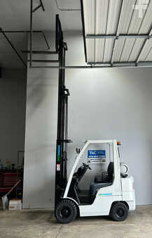 Carretilla elevadora GLP 2013  Nissan MP1F1A20LV (2)