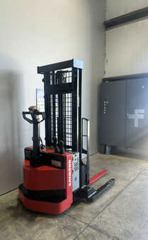 Apilador eléctrico - Raymond RSS40 (5)