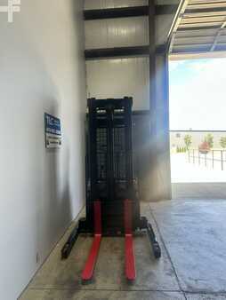 Apilador eléctrico - Raymond RSS40 (9)