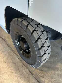 Carretilla elevadora GLP 2012  Nissan MP1F1A20LV (10)