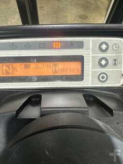 Carretilla elevadora GLP 2012  Nissan MP1F1A20LV (12)