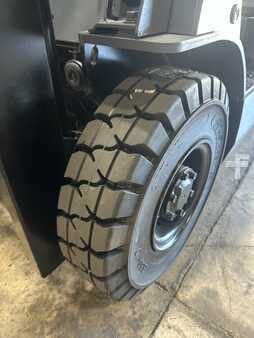 Carretilla elevadora GLP 2012  Nissan MP1F1A20LV (9)