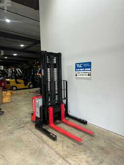 Apilador eléctrico - Raymond RSS40 (4)