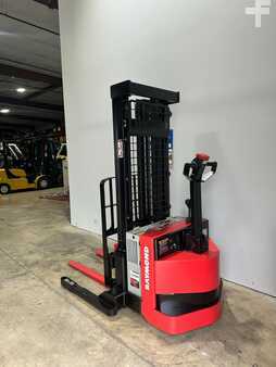 Apilador eléctrico - Raymond RSS40 (6)