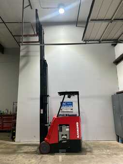 Apilador conductor incorporado - Raymond  (2)