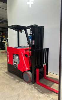 Apilador conductor incorporado - Raymond  (4)