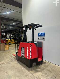 Apilador conductor incorporado - Raymond  (6)