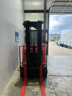 Apilador conductor incorporado - Raymond  (9)