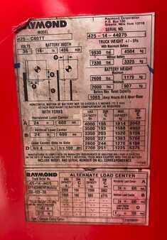 Apilador conductor incorporado - Raymond  (10)