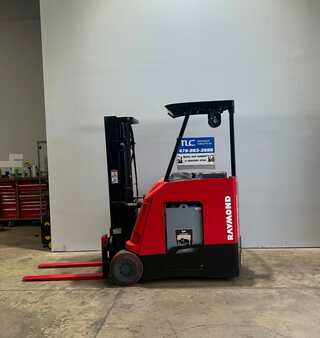 Apilador conductor incorporado - Raymond  (2)