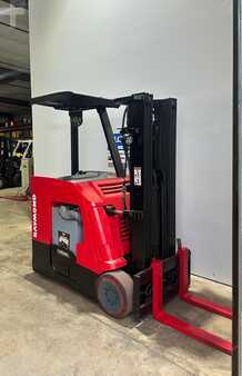 Apilador conductor incorporado - Raymond  (4)