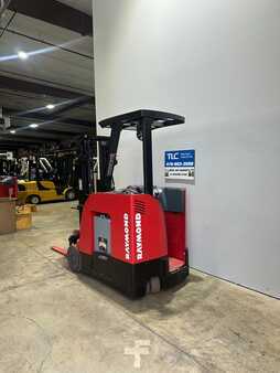 Apilador conductor incorporado - Raymond  (5)