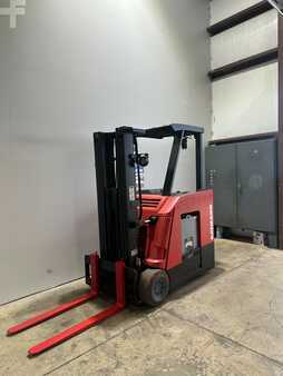 Apilador conductor incorporado - Raymond  (6)