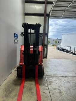 Apilador conductor incorporado - Raymond  (7)