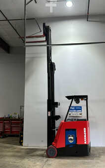 Apilador conductor incorporado 2013  Raymond  (2)