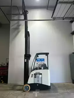 Stand-Up Rider Forklift 2014  Crown RC 5530-30 (2)