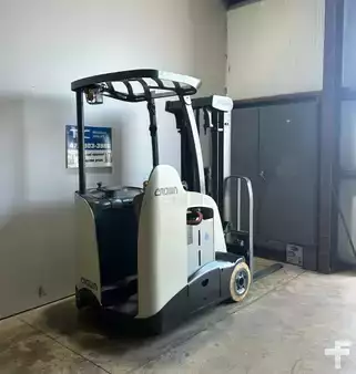 Stand-Up Rider Forklift 2014  Crown RC 5530-30 (5)