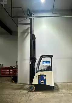 Stand-Up Rider Forklift 2014  Crown RC 5530-30 (2)