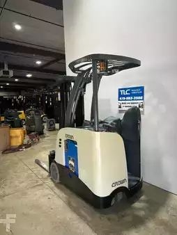 Stand-Up Rider Forklift 2014  Crown RC 5530-30 (6)
