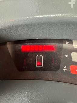 Apilador conductor incorporado 2013  Raymond  (12)