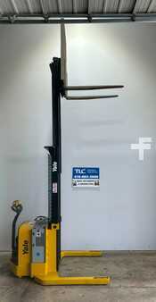 Pallet Stackers 2016  Yale MSW040SFN24TV087 (2)