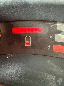 Apilador conductor incorporado - Raymond  (13)