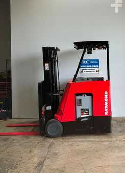 Apilador conductor incorporado - Raymond  (3)